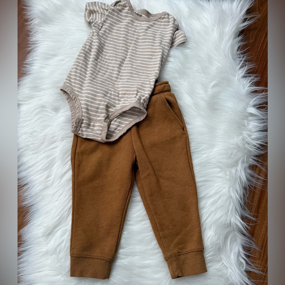 Kids Neutral bodysuit and Brown Cozy Jogger Pants